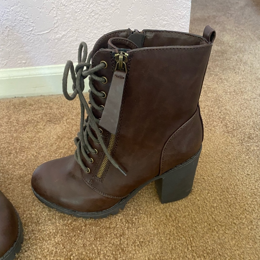 Combat boots
